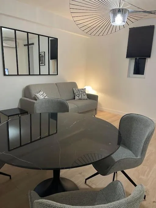 Appartement Cannes Centre Suquet Rez De Chaussee Entree Independante France