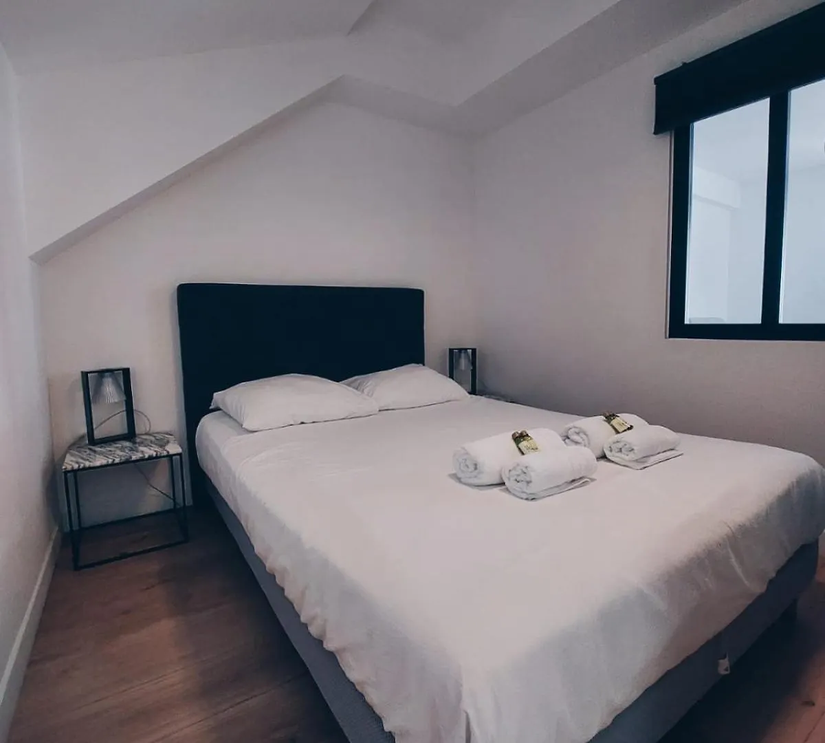 Appartement Cannes Centre Suquet Rez De Chaussee Entree Independante France
