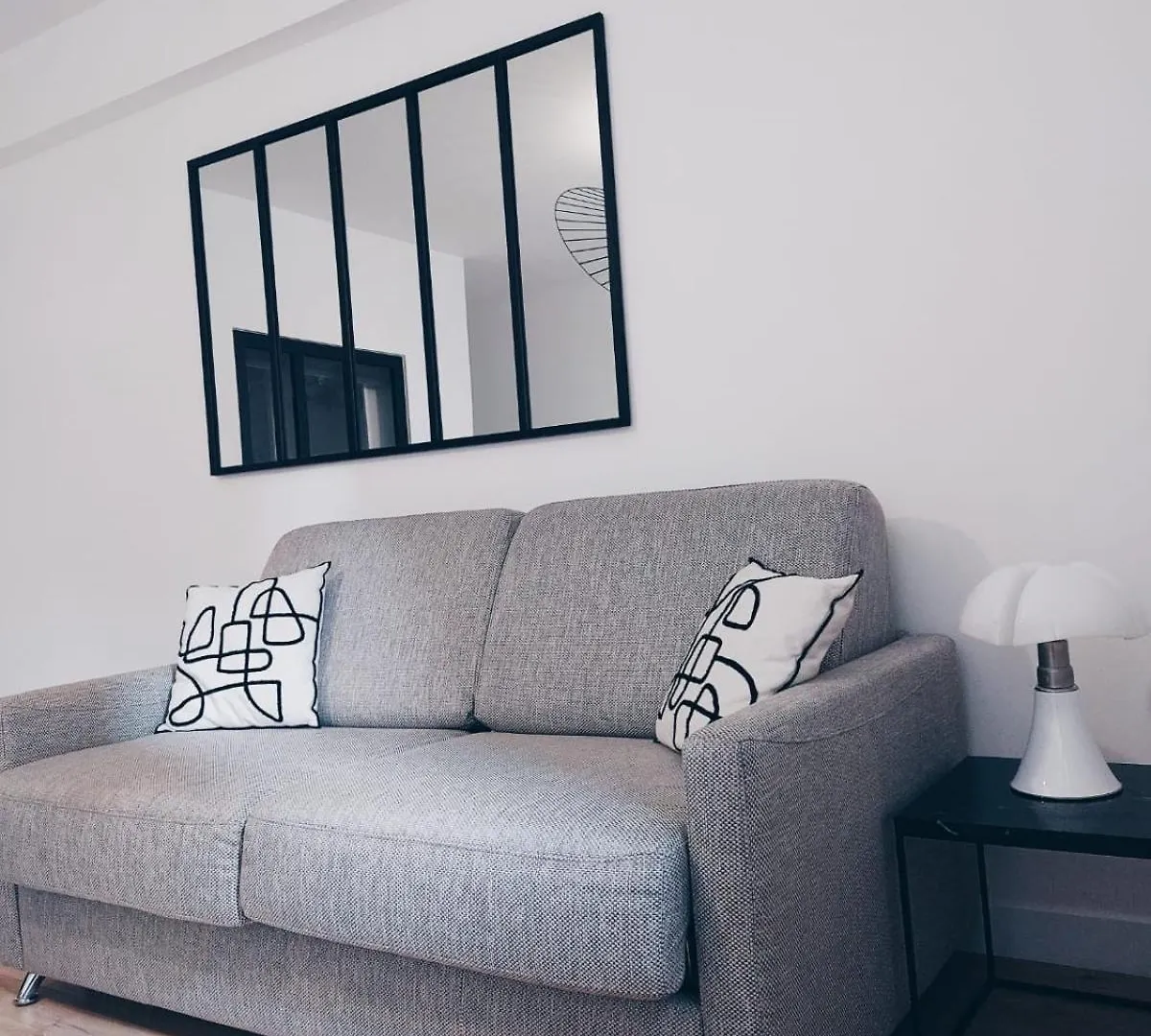 Apartment Appartement Cannes Centre Suquet Rez De Chaussee Entree Independante France